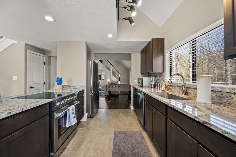 Very nice bright kitchen