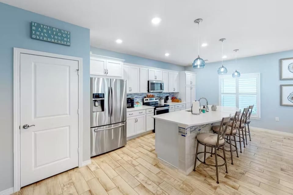 Kitchen with island seating 