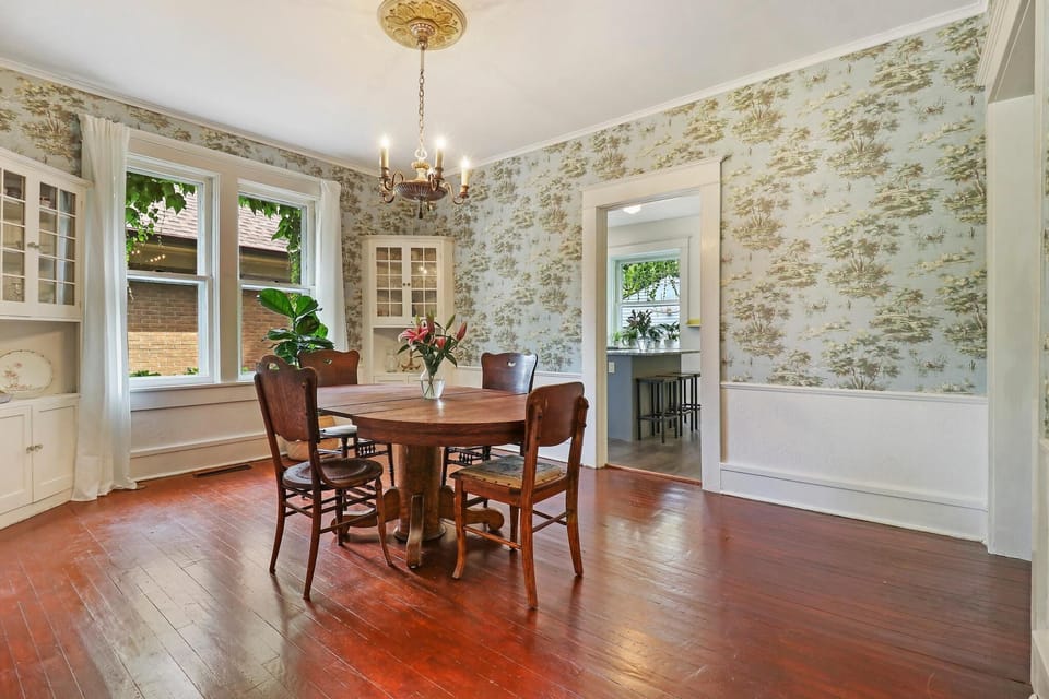 dining room 