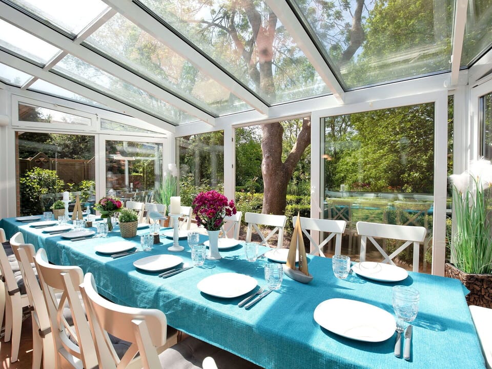 Table, Plant, Furniture, Tableware, Property, Tablecloth, Chair, Decoration, Flower, Textile