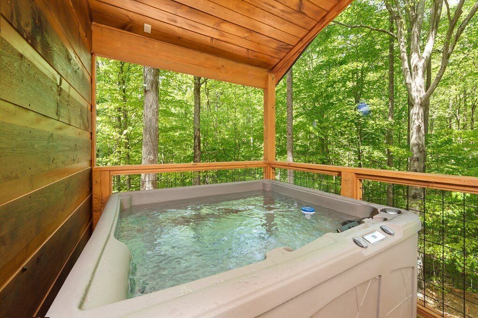Hot Tub- enjoy a soak in the Hot tub and relax. Cleaned and sanitized each stay
