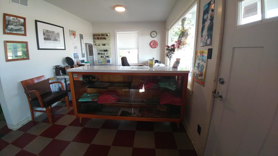 Check-in/check-out kiosk