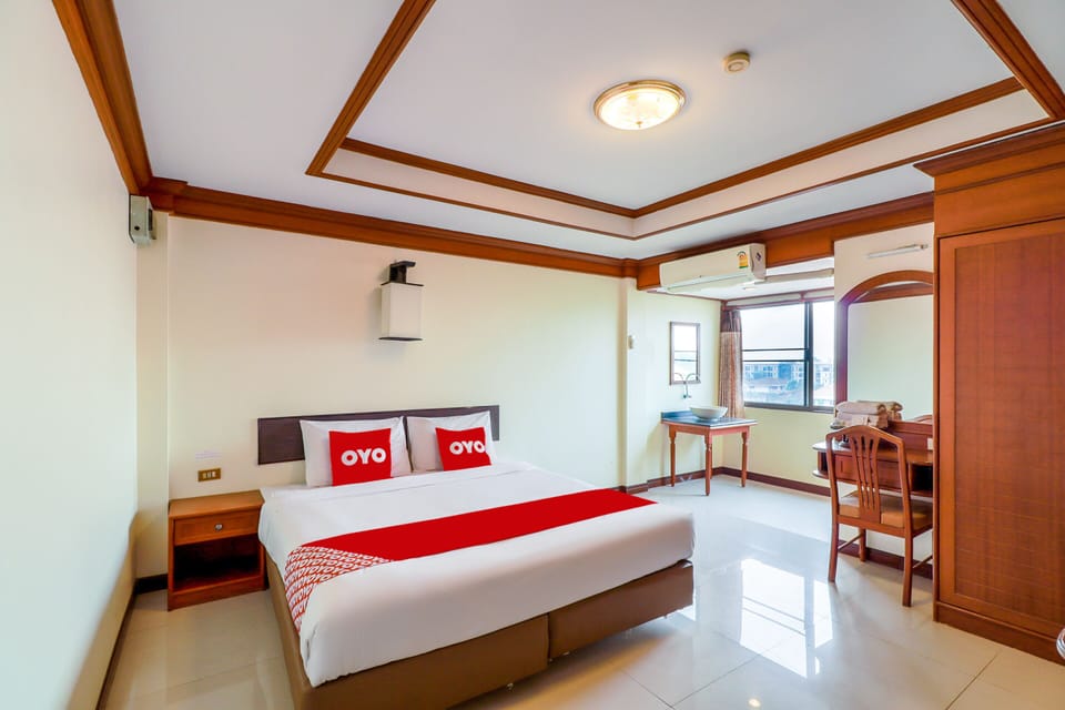 Deluxe Double Room | Minibar, desk, WiFi (free)
