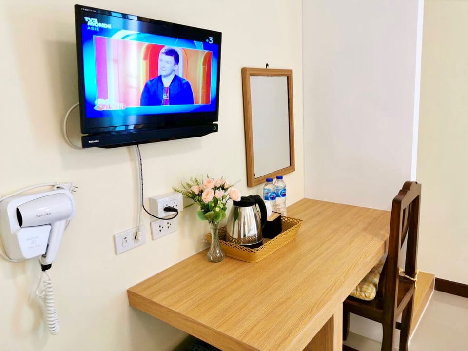 In-room safe, blackout drapes, free WiFi