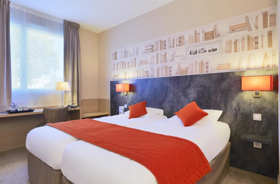 In-room safe, individually furnished, desk, laptop workspace