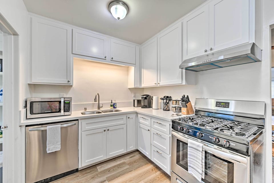 Full Kitchen | Cooking Basics | Keurig Coffee Maker | Toaster