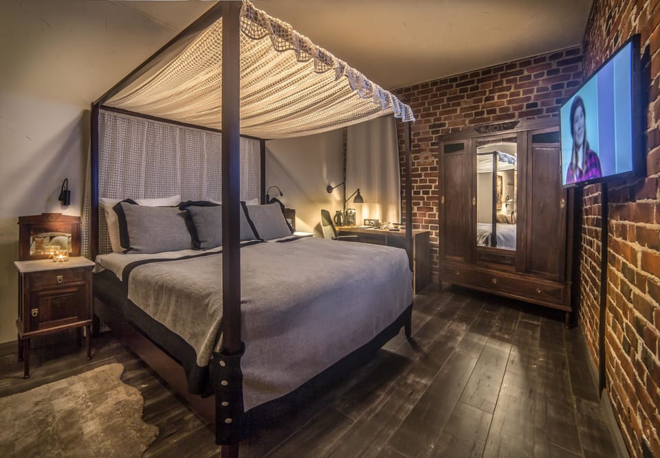 Luxury Suite, 1 King Bed | Premium bedding, individually decorated, individually furnished, desk