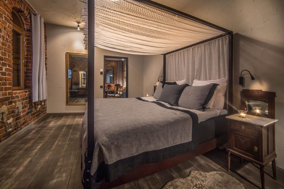 Luxury Suite, 1 King Bed | Premium bedding, individually decorated, individually furnished, desk