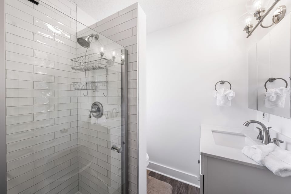 Leo_s Hideaway - Private bathroom
