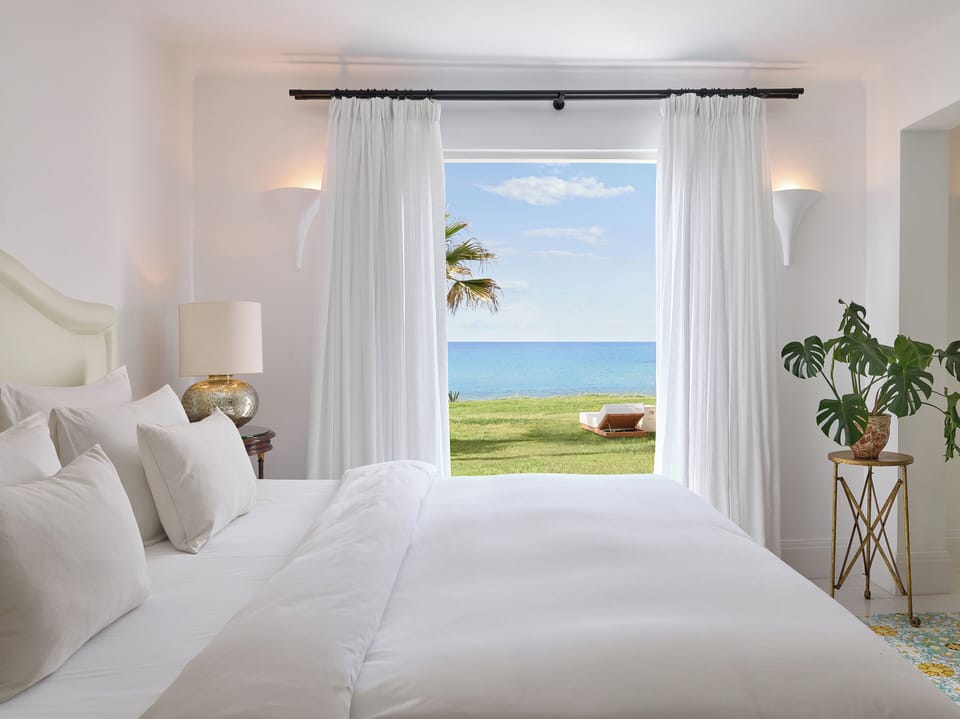 4 Bedroom Beach Villa Seafront | Minibar, in-room safe, individually decorated, blackout drapes