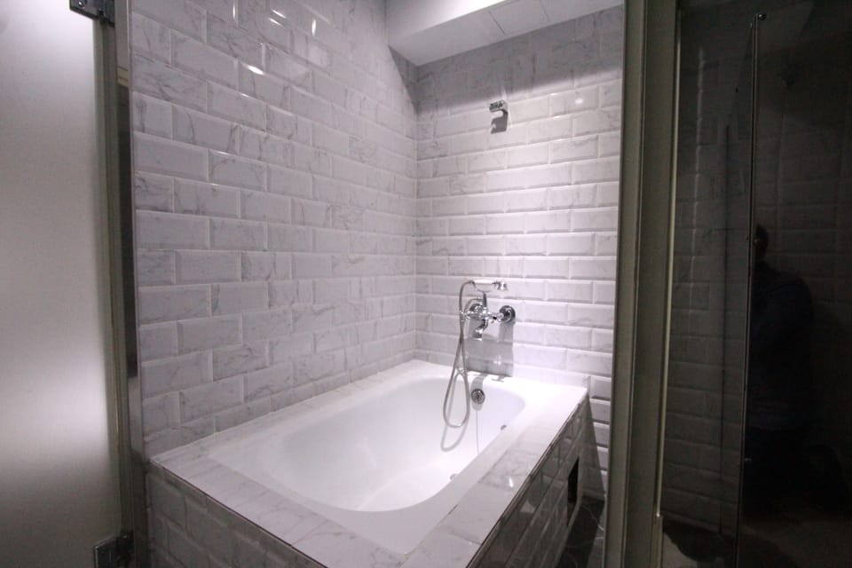 Standard Quadruple Room, 2 Double Beds, Bathtub | Deep soaking bathtub