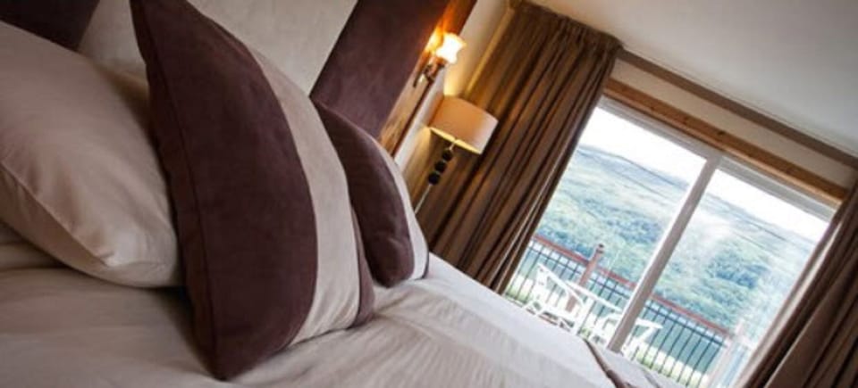 Executive Room | Free cribs/infant beds, rollaway beds, free WiFi, bed sheets