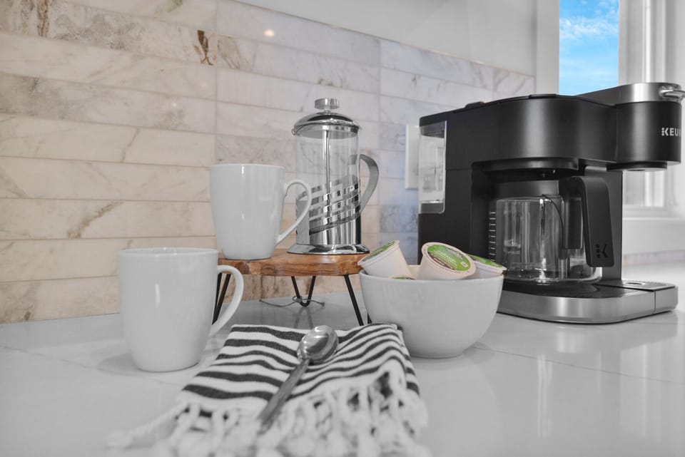 Brew just one cup or a full pot with the Keurig combo coffee maker