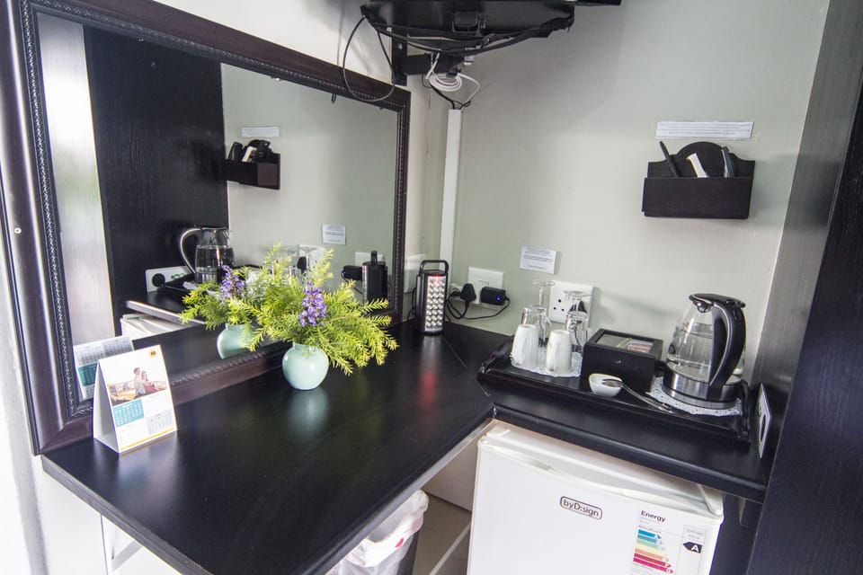 The Sparrow Room | Room amenity