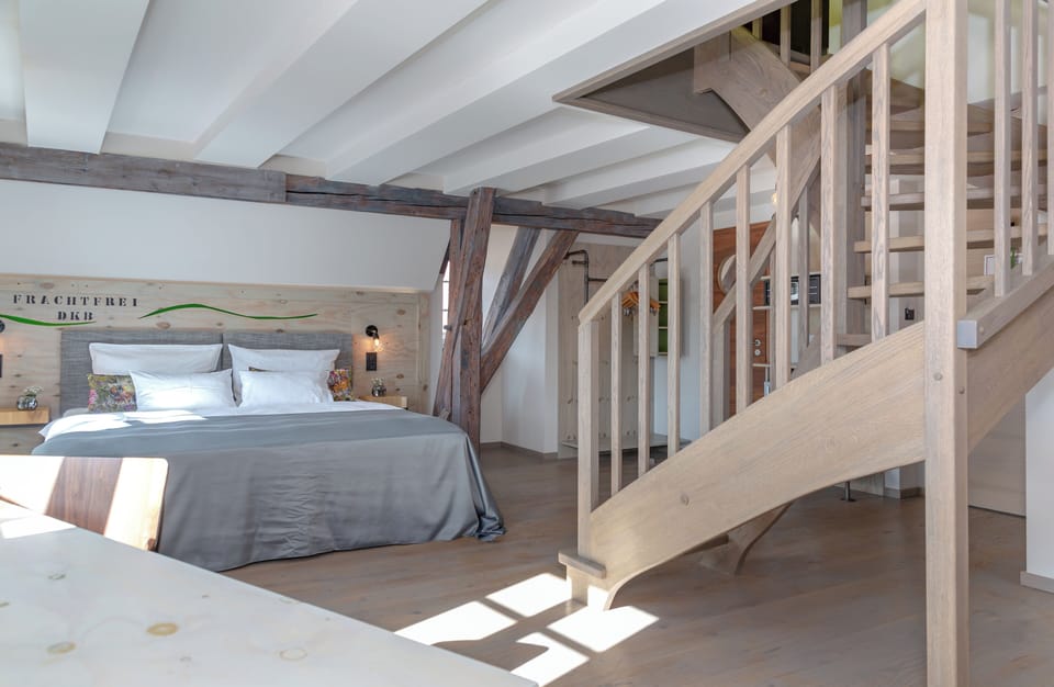 In-room safe, soundproofing, free WiFi, bed sheets