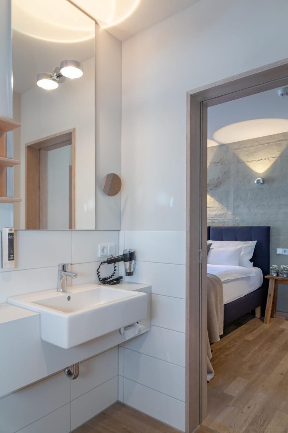 Comfort Single Room | Bathroom | Shower, hair dryer, slippers, towels