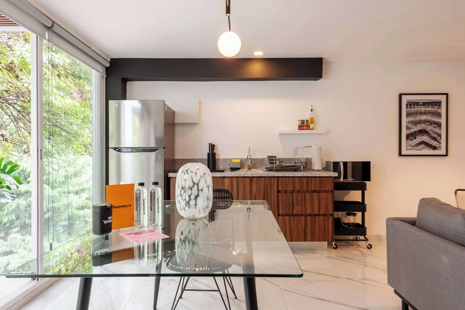 Modern, fully equipped kitchen