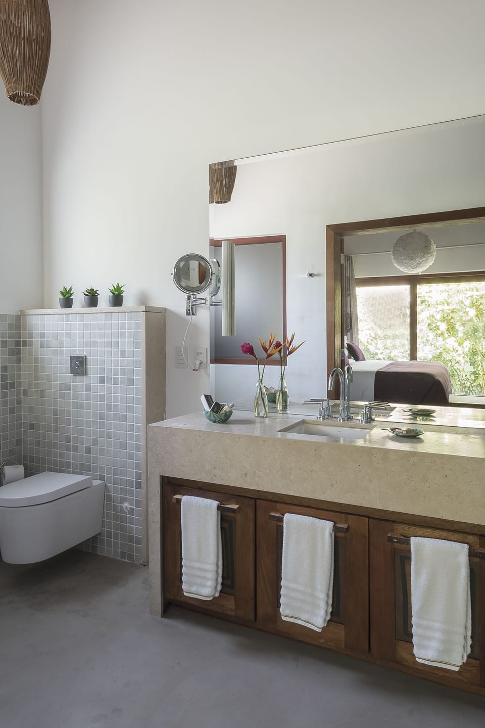 Standard Room | Bathroom | Shower, rainfall showerhead, designer toiletries, hair dryer