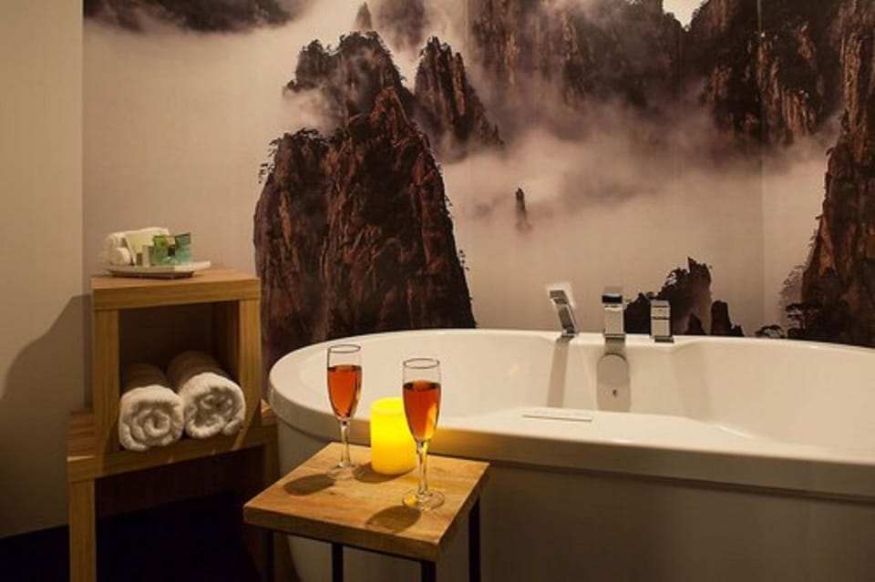 Deluxe Room, 1 King Bed, Jetted Tub, River Side | Deep soaking bathtub