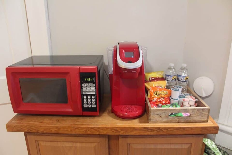 coffee area (wet bar)