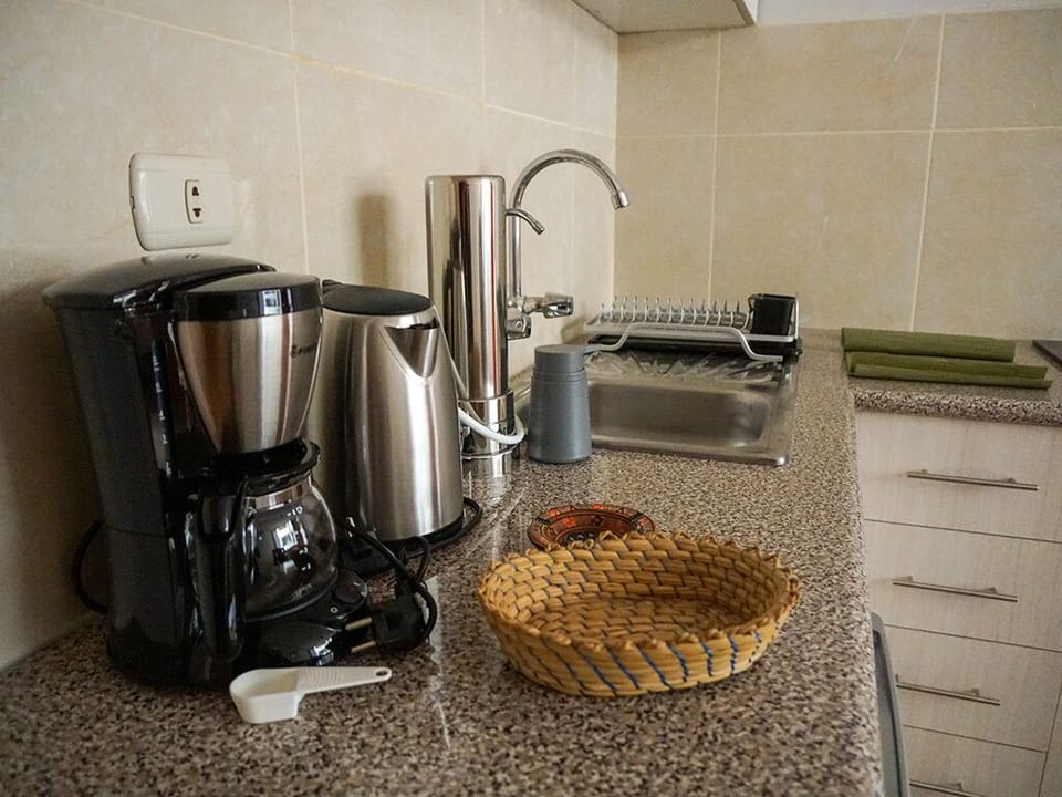 Appliances in the kitchen (kettle, water purifier, coffee maker)