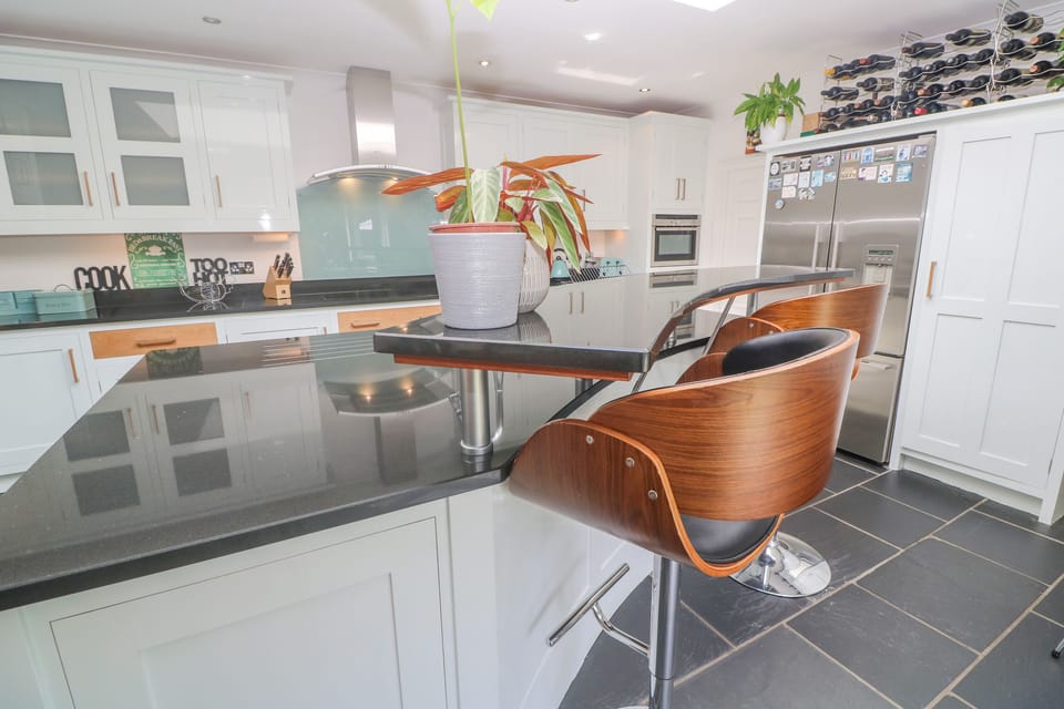 Fridge, dishwasher, electric kettle, toaster