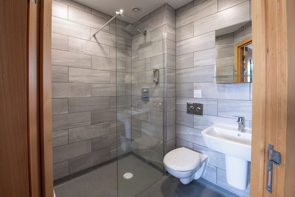 Superior Twin Room, Pitch View | Bathroom | Hair dryer, towels, toilet paper