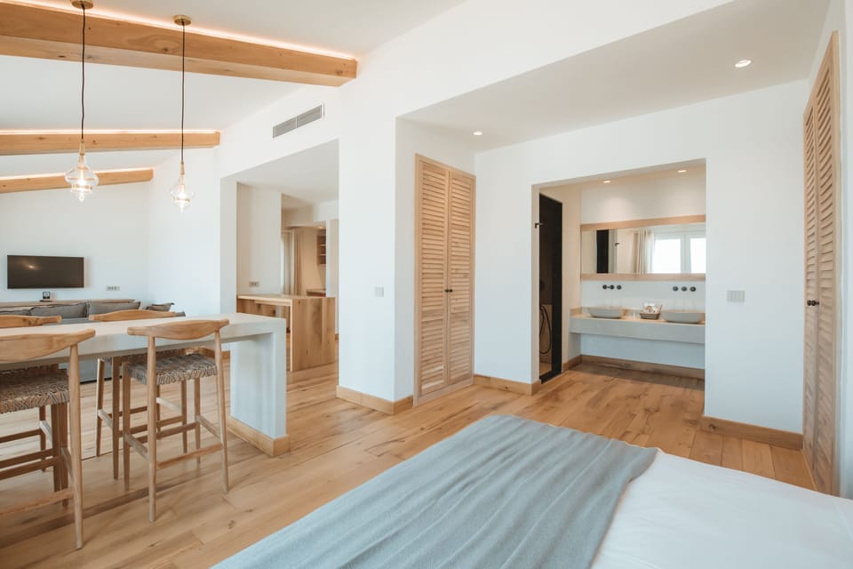 Mandarin House (Annex) Loft Suit & Terrace Jacuzzi NO ELEVATOR | Egyptian cotton sheets, premium bedding, pillowtop beds, minibar