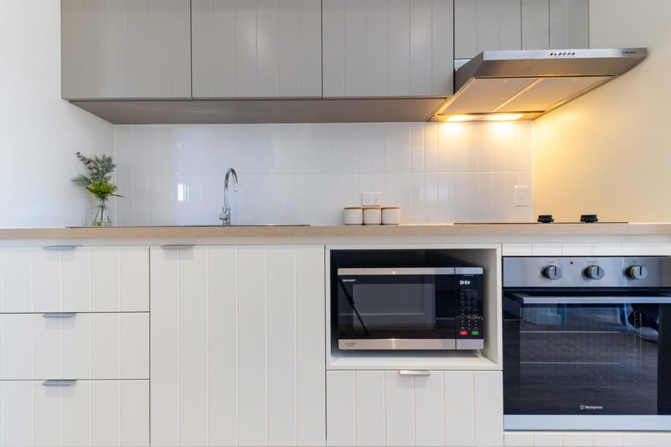 Cabin | Private kitchen | Full-size fridge, microwave, oven, stovetop