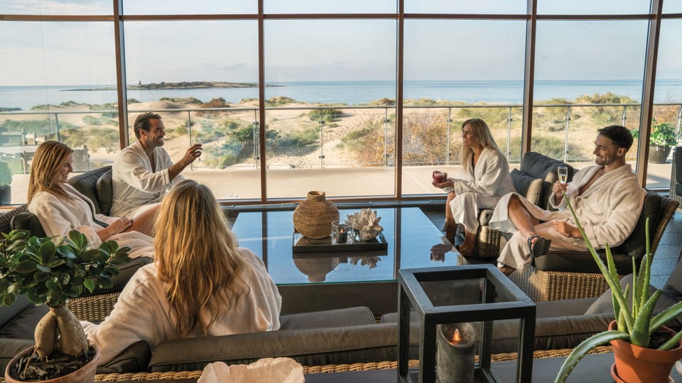 Couples treatment rooms, sauna, hot tub, steam room, body treatments