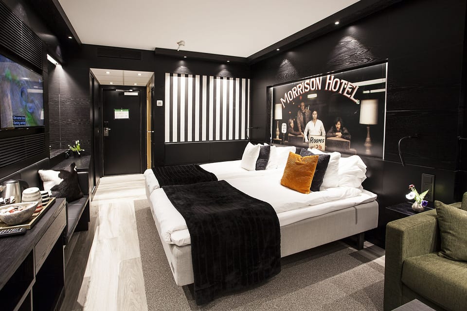 Classic Twin Room (Design) | Minibar, in-room safe, desk, laptop workspace