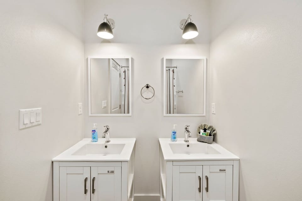 Private bathroom #3 is for bedroom #3.