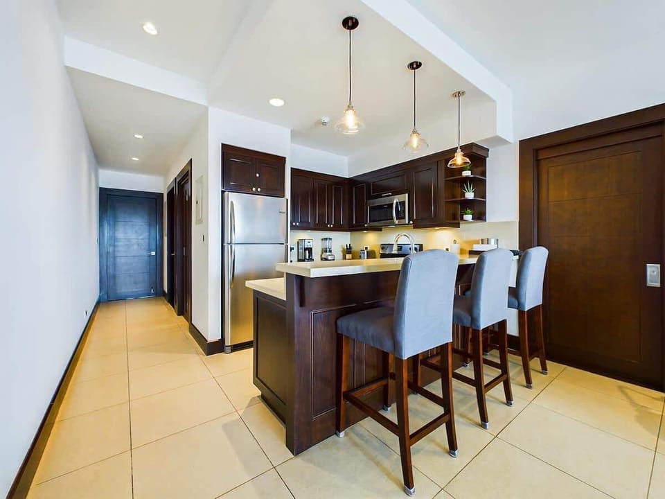 Kitchen area and breakfast bar
