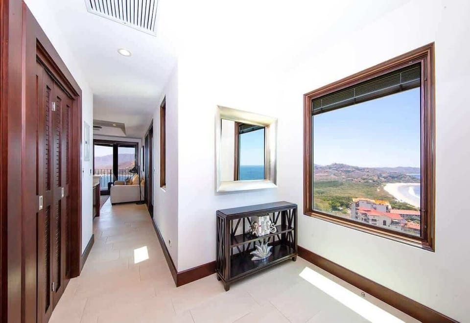 Entrance hallway. Left hand laundry room