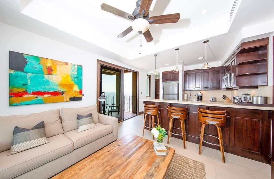 Living room / Kitchen Bar