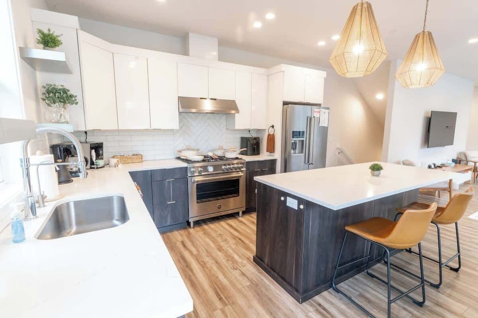 The perfect spot to cook, chat, and dine together!