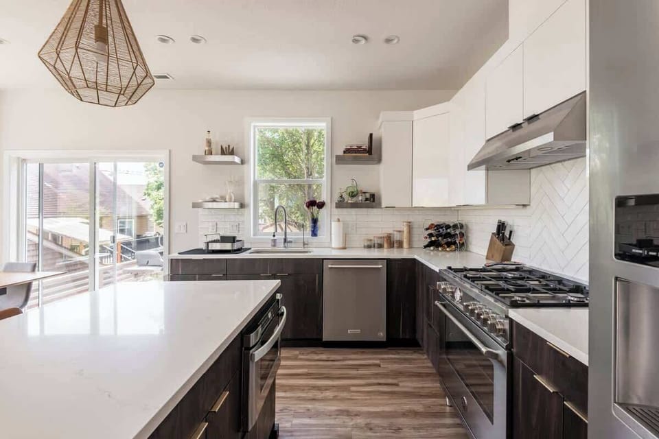 Chef's dream kitchen to cook up your favorite meal! 