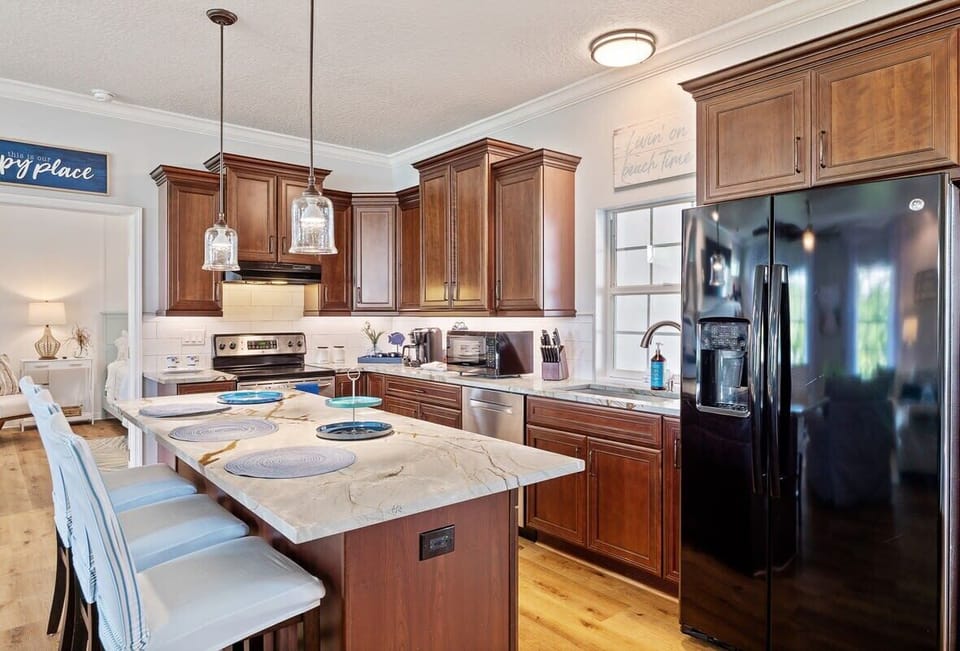 Beautiful kitchen with granite counters 