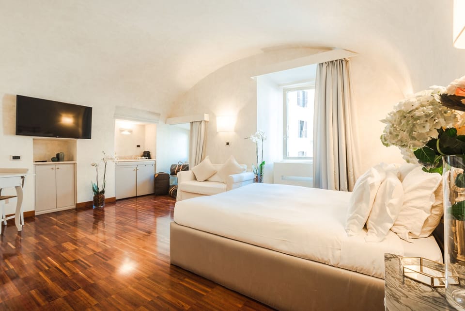 Suite | 1 bedroom, down comforters, minibar, in-room safe