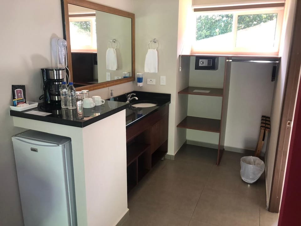 Deluxe Double or Twin Room | Minibar, in-room safe, laptop workspace, soundproofing
