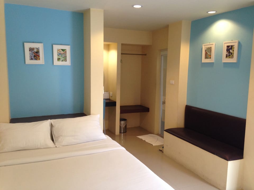 Standard Room | Desk, rollaway beds, free WiFi