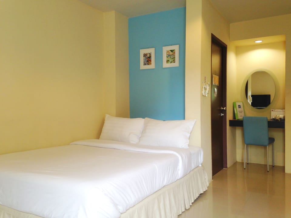 Standard Room | Desk, rollaway beds, free WiFi