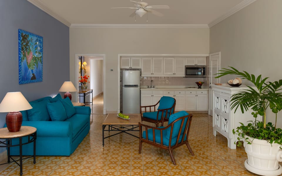 Master Suite Ocean View | Private kitchen | Fridge, microwave, stovetop, coffee/tea maker