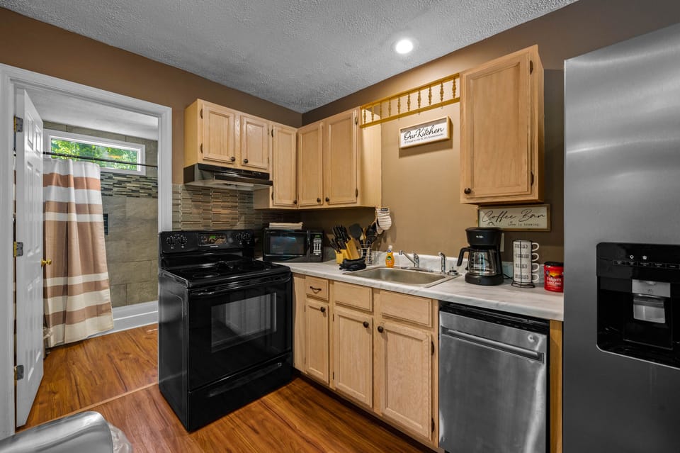 Full Kitchen with all the appliances