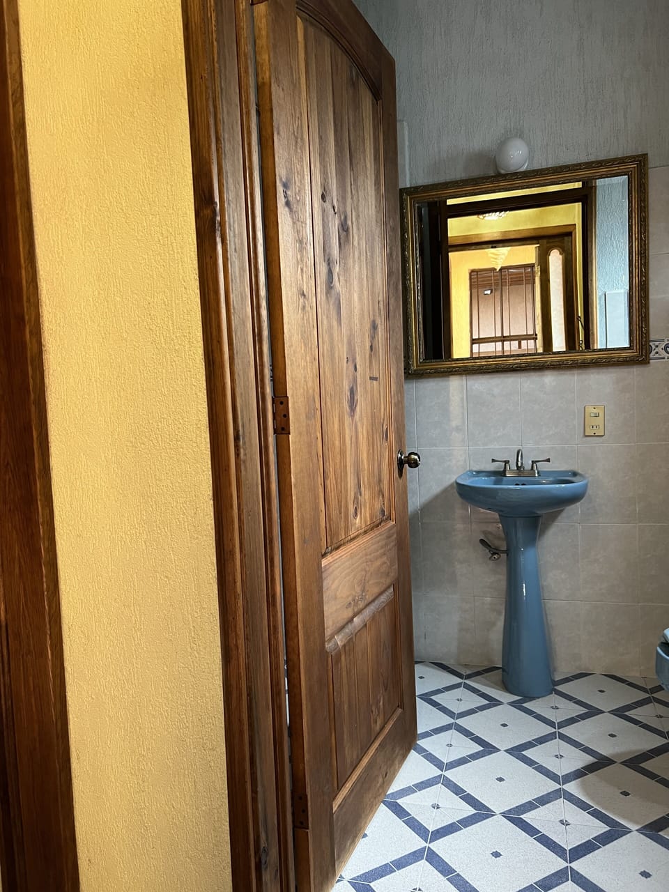Classic Double Room | Bathroom | Shower, towels, soap, shampoo