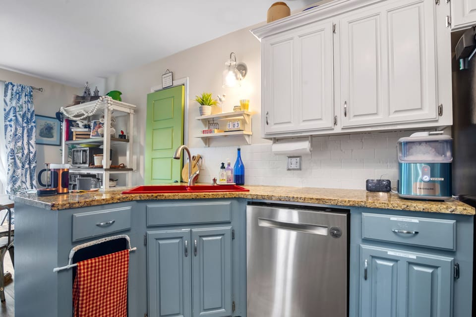 Adorable cozy kitchen with granite countertops and stainless steel appliances