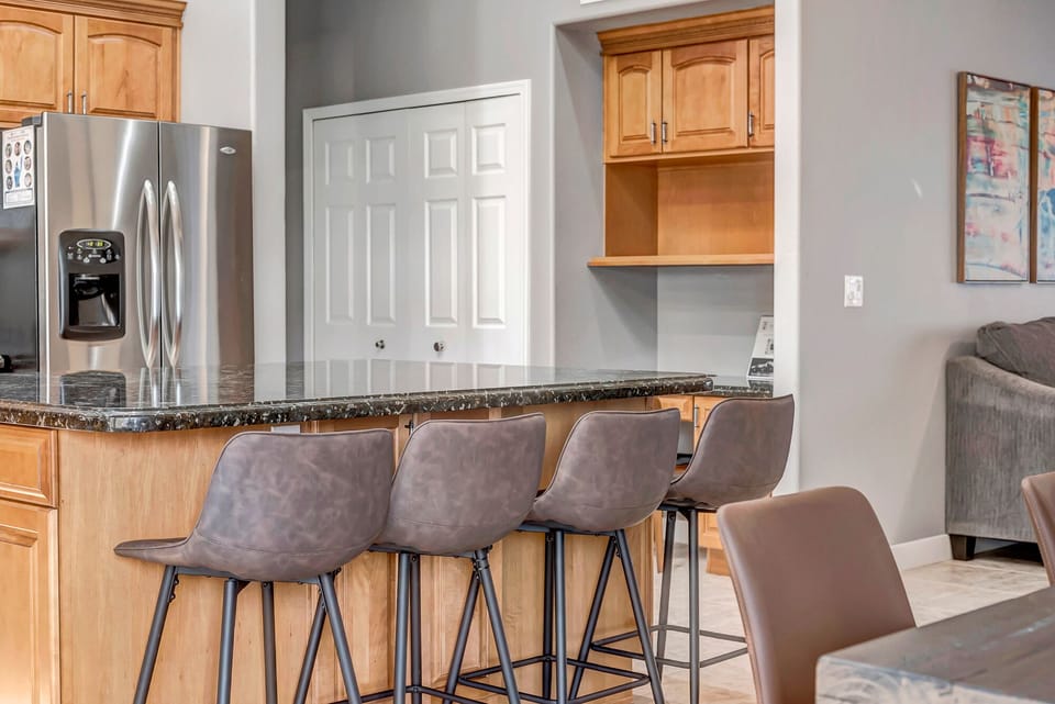 Large Island with Seating for Four