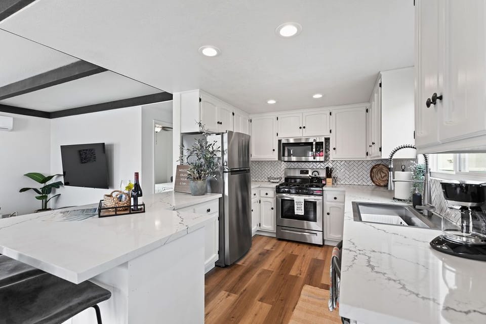 Fully stocked kitchen. Popcorn maker too!