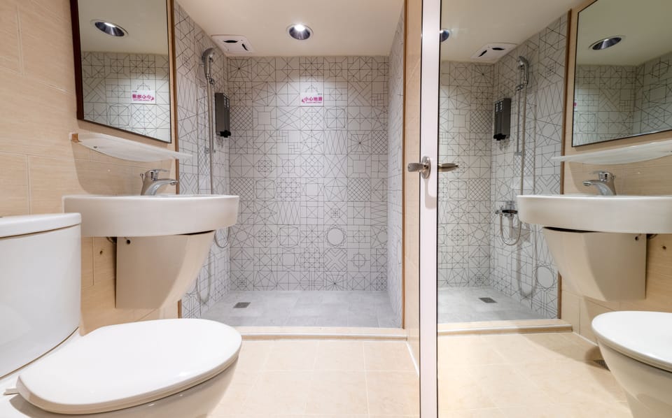 Economy Double Room | Bathroom | Shower, rainfall showerhead, hair dryer, slippers