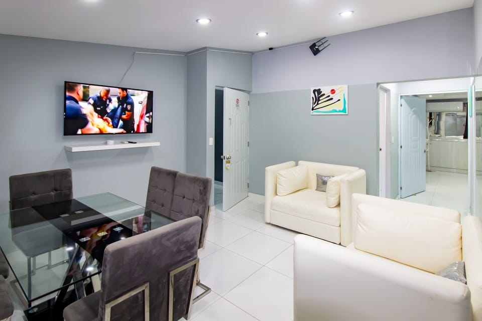 Presidential Studio Suite | Dining room